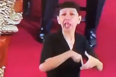 Video: La reacción en las redes ante la traductora de lenguaje de señas
