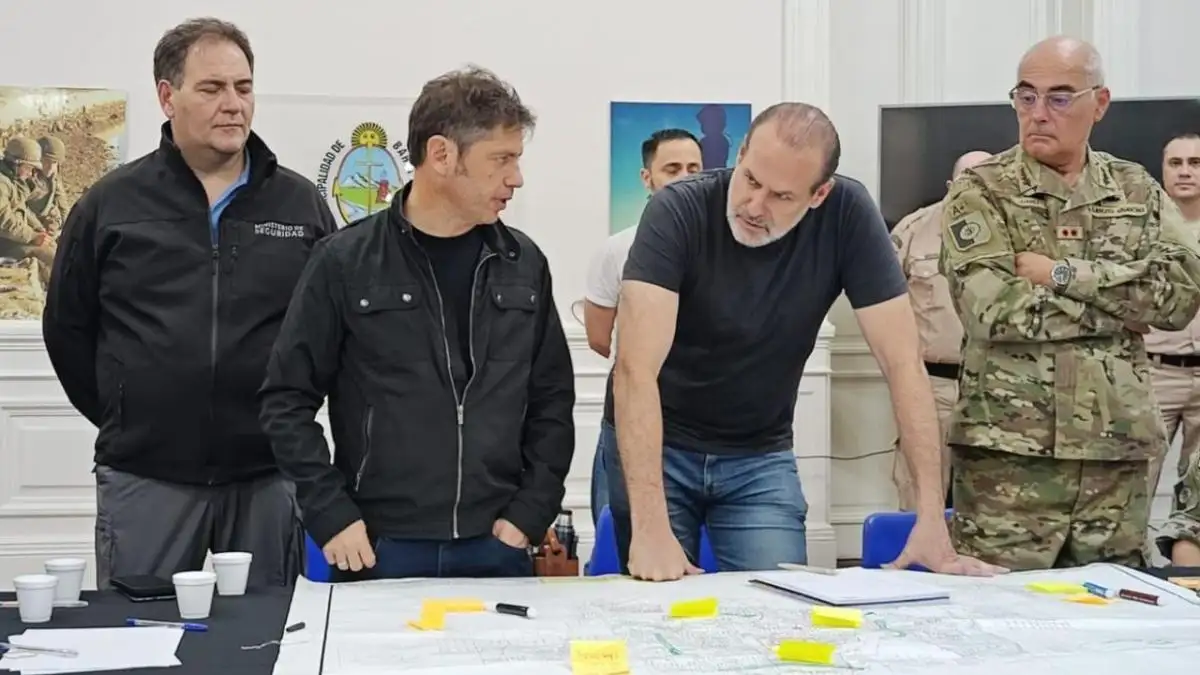 Por la tragedia del temporal en Bahía Blanca, Kicillof ya está en el lugar y se espera por Milei