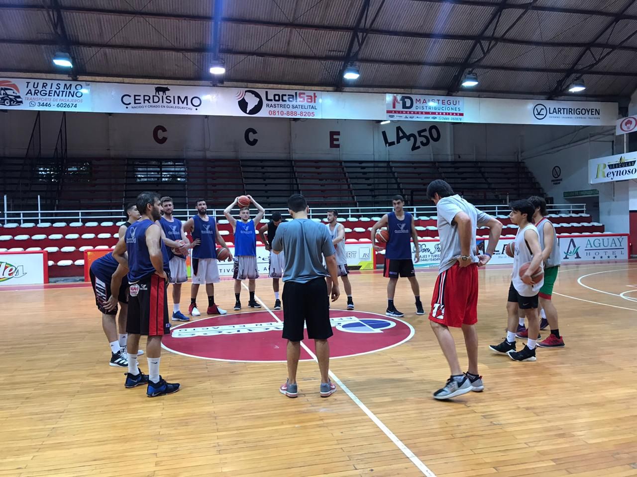 Central volvió a entrenar sin Davenport que se sumará la semana que viene