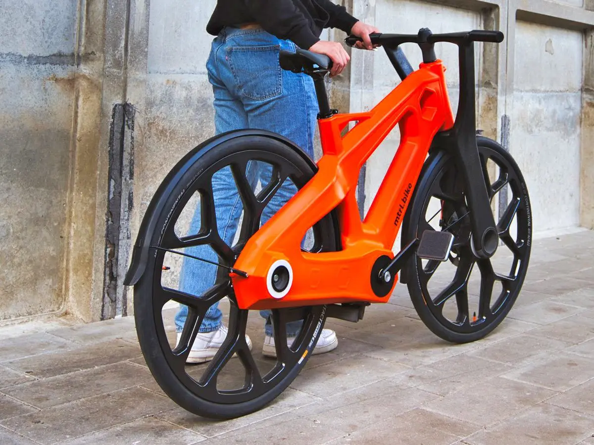 Bicicleta hecha con plástico reciclado