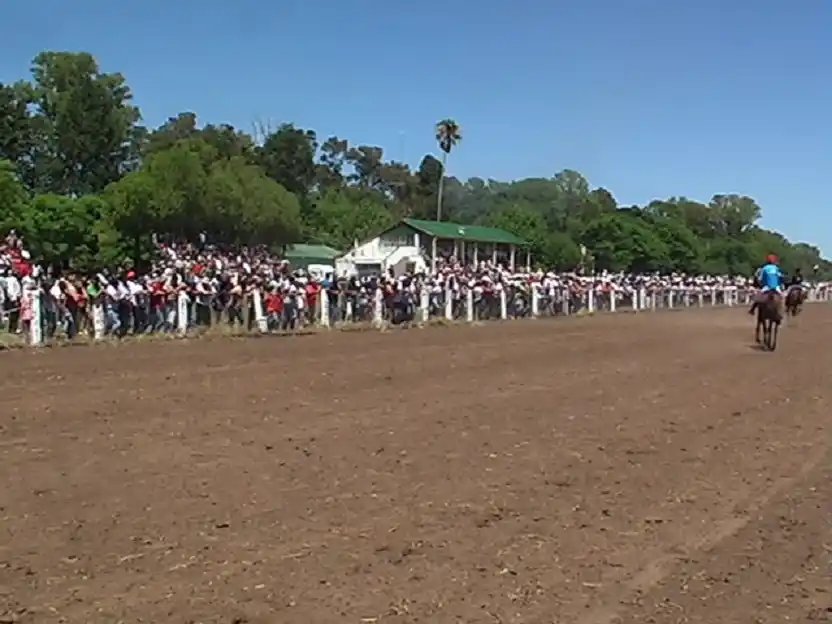 Vuelve la actividad hípica en la pista que marcó una época