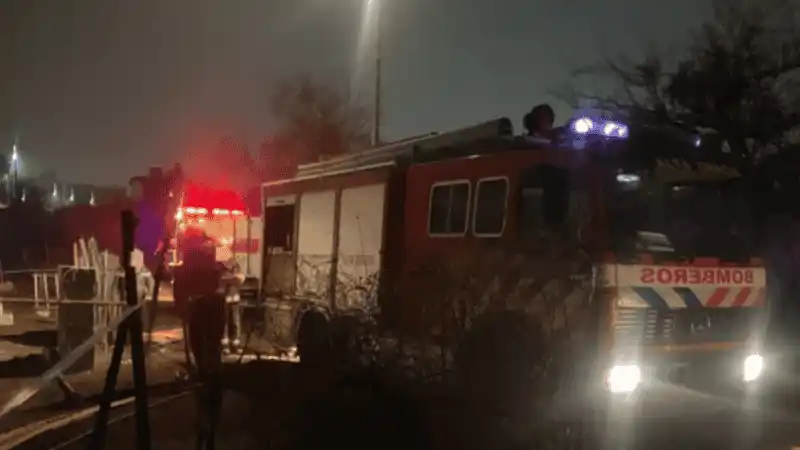 Una vivienda se incendió por razones que restan establecer y murieron dos niñas y su madre resultó herida. (Policía de Córdoba)