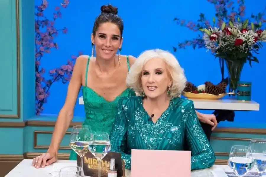 Dos mesazas para el fin de año: quiénes serán los invitados de Mirtha Legrand y Juana Viale
