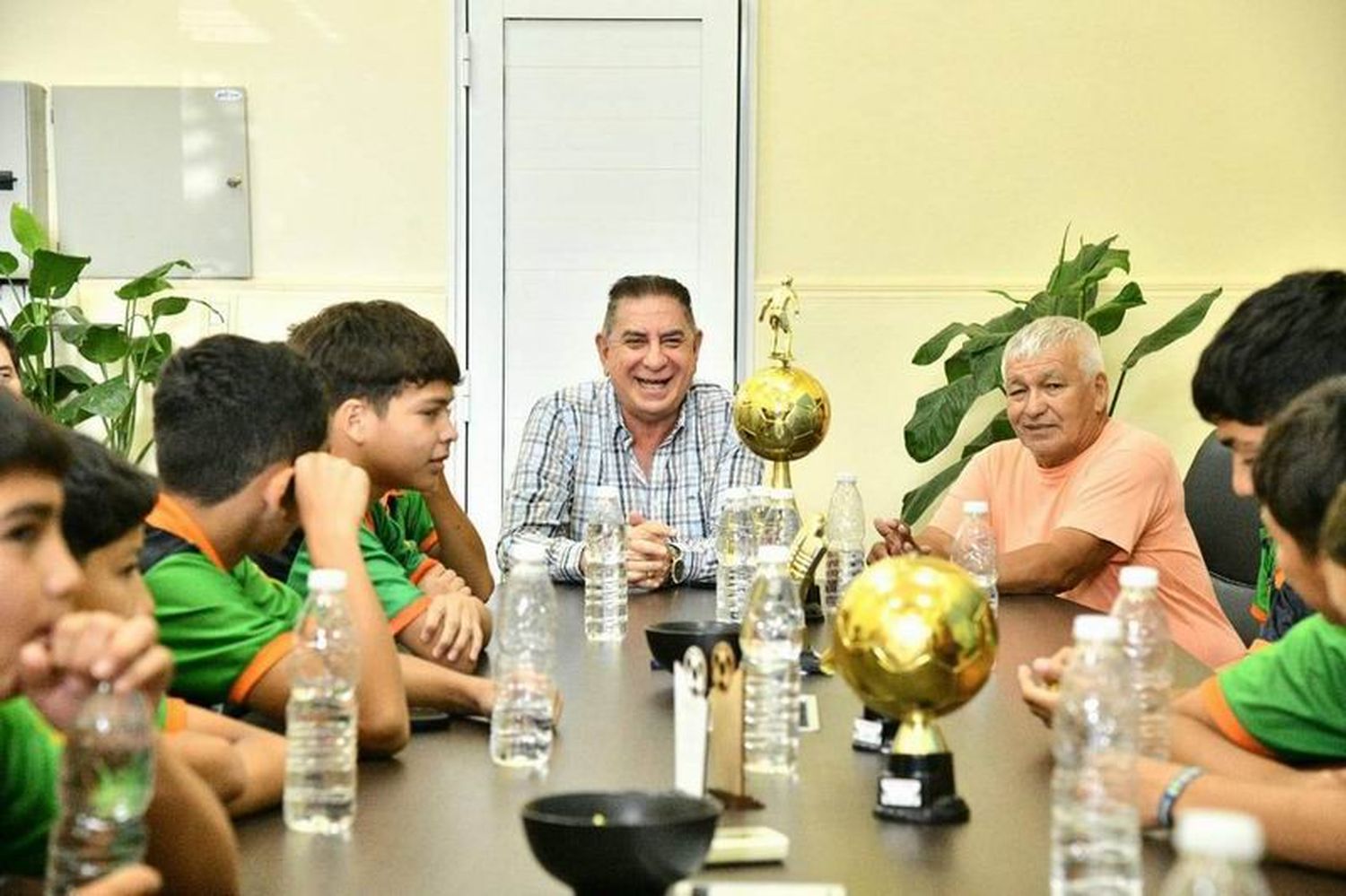 Jofré recibió al equipo de fútbol campeón en El Argentinito