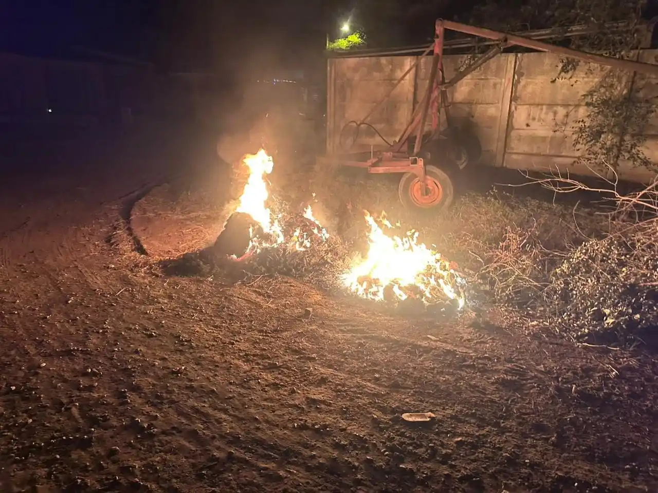 El incendio fue controlado rápidamente por los bomberos.