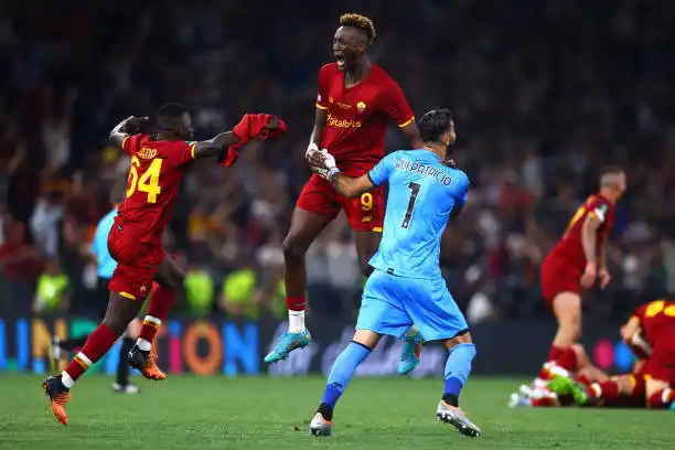 Roma se consagró en Tirana