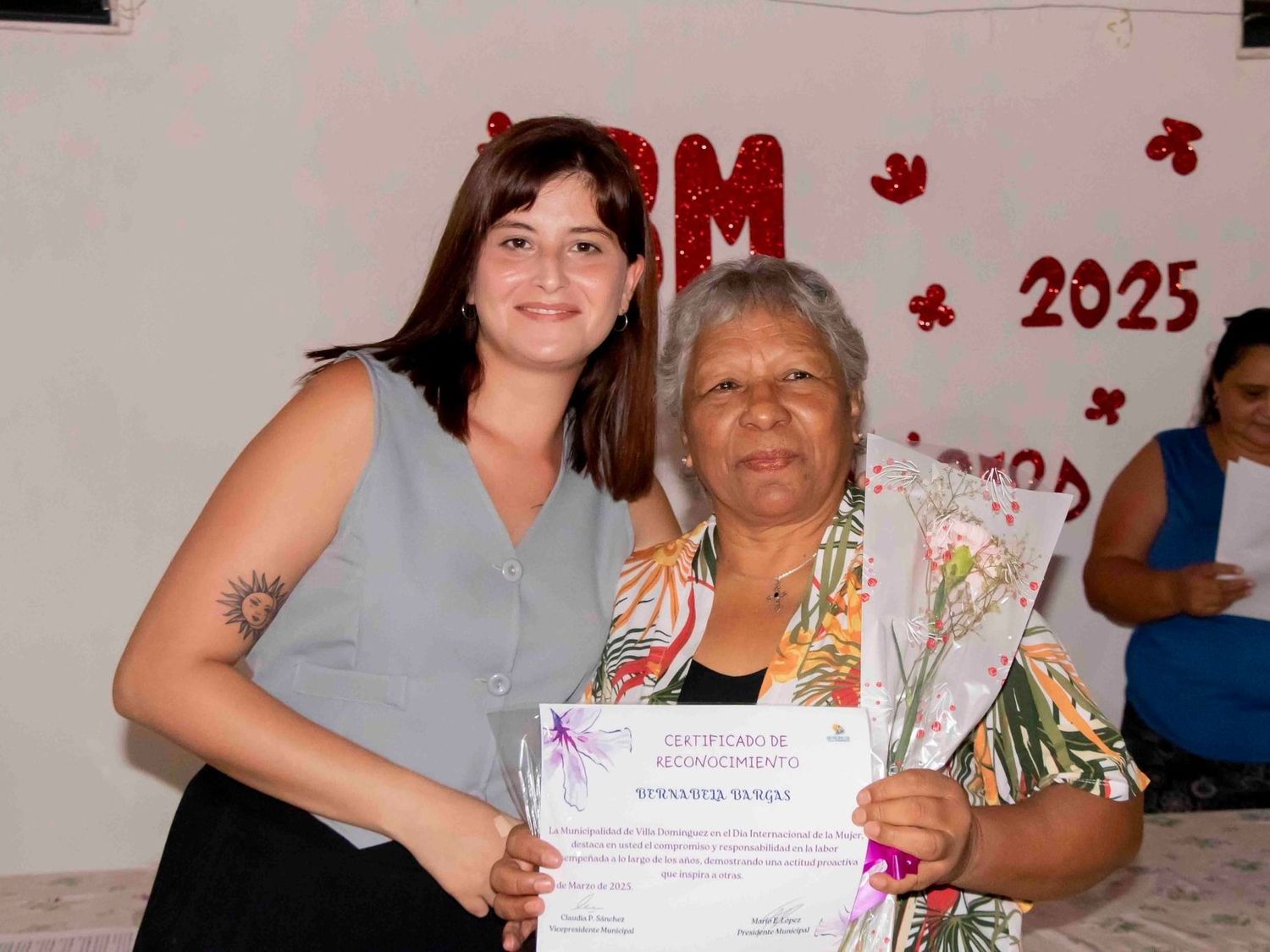 Emotivo homenaje a mujeres destacadas de Villa Domínguez