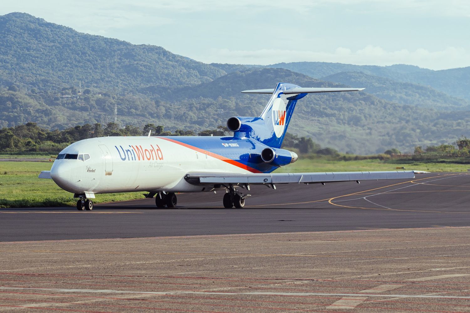 La aerolínea panameña UniWorld Air Cargo reemplazara sus Boeing 727 por Being 737 Classic