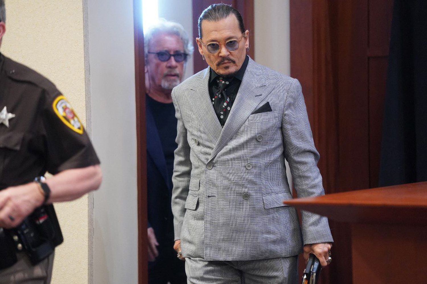 Johnny Depp celebra su victoria abriendo cuenta en TikTok y con cena de 68 mil dólares