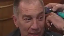 Santilli se rapó en vivo.