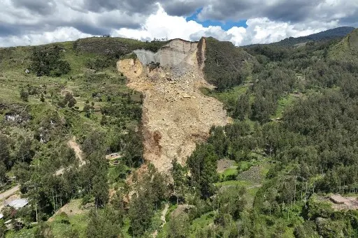 DESLIZAMIENTO DE TIERRA arrasa una aldea en Papúa Nueva Guinea: al menos 2.000 personas sepultadas