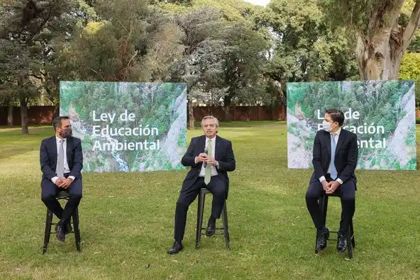 SE PROMULGÓ LA LEY DE EDUCACIÓN AMBIENTAL INTEGRAL