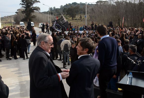 Kicillof inauguró un nuevo complejo educativo en Tandil