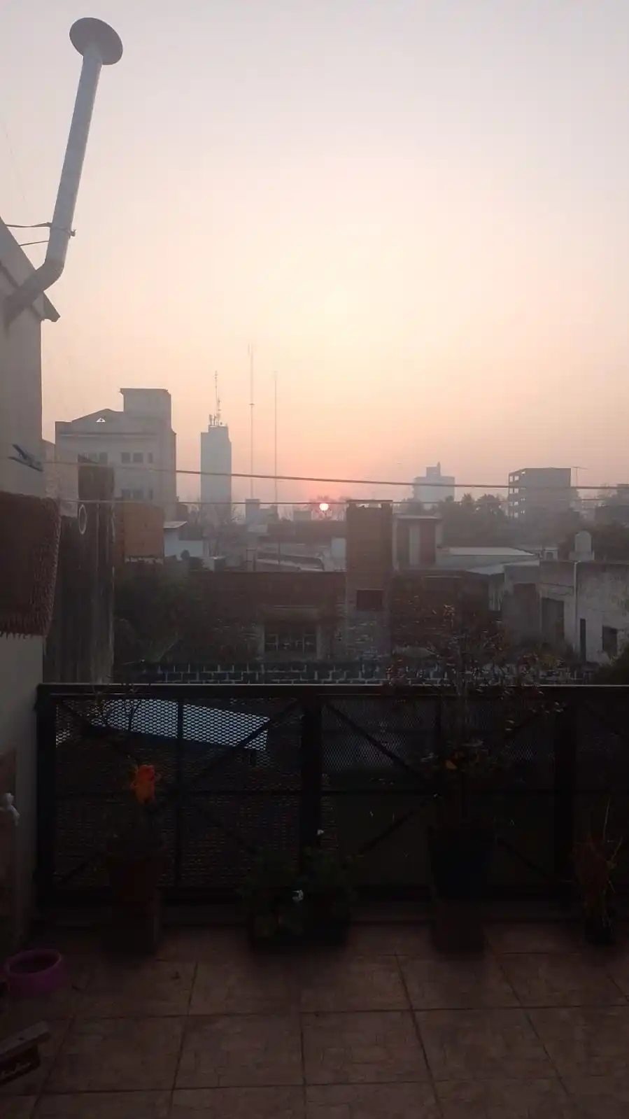 Incendios en el Delta del río Paraná: El humo avanza por la Provincia y ya llegó hasta Zárate y Campana