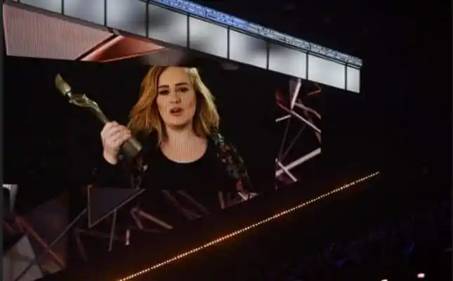 Muere el padre de Adele de cáncer de colon