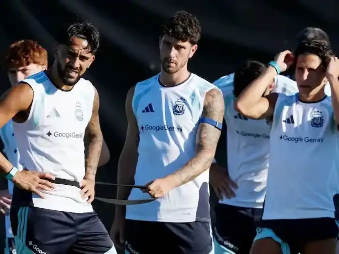 El plantel se quedó en Kansas tras la victoria contra Suiza y Scaloni diagramó un entrenamiento liviano para los futbolistas con mayor desgaste físico. Foto: AFA