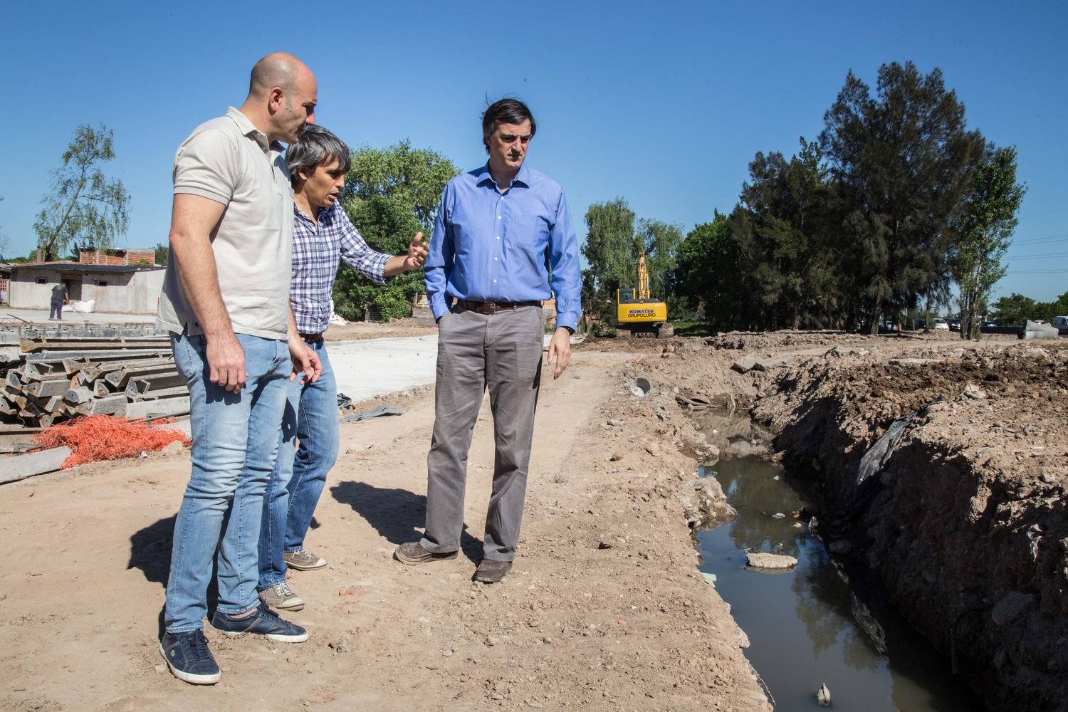 Esteban Bullrich y Martiniano Molina supervisaron obras de urbanización en Quilmes