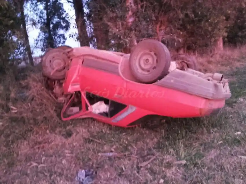 Colectivo con estudiantes perdió las ruedas duales y casi provoca una tragedia