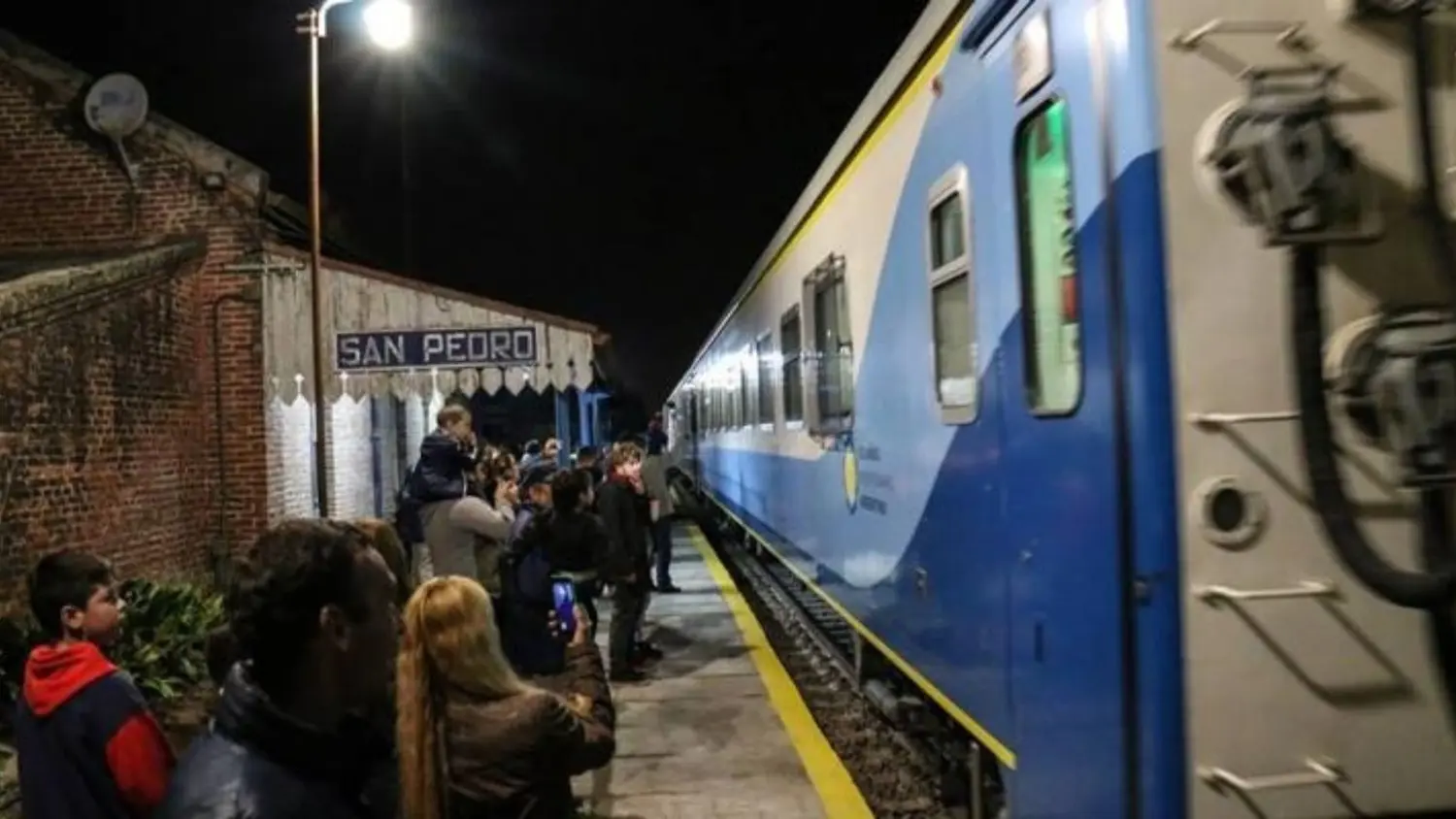 Los trenes que circulan entre Retiro y Rosario aceptarán una mascota por cada pasajero adulto, bajo normas de seguridad e higiene.