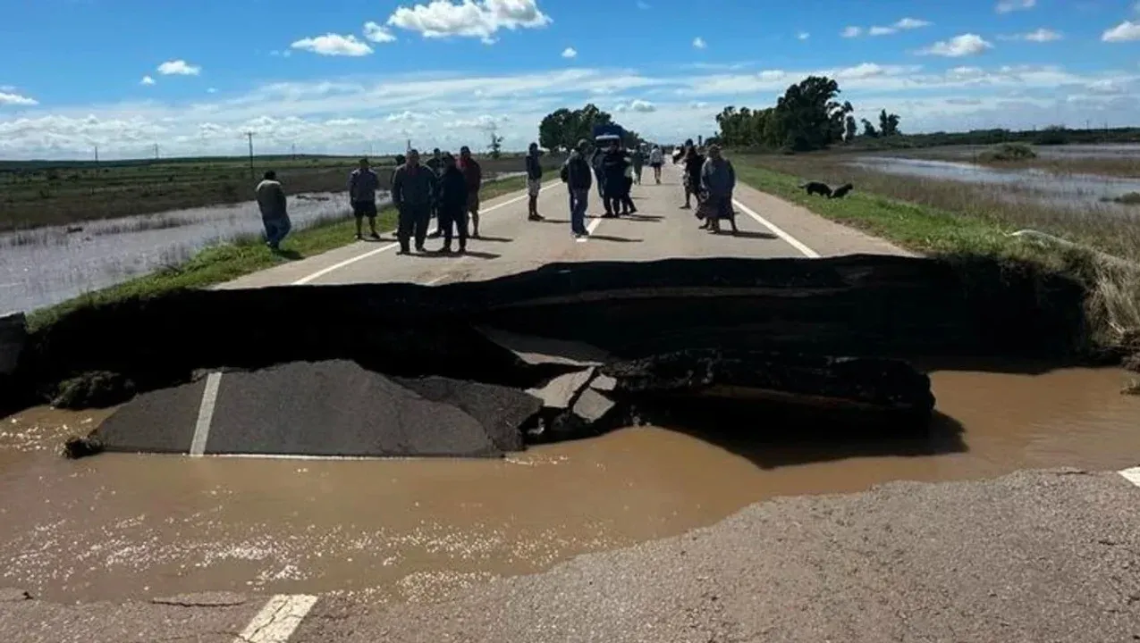 Por el temporal de lluvias colapsó un tramo la Ruta 3 Sur que une Bahía Blanca con Villarino