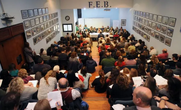Docentes amenazan con no iniciar las clases tras las vacaciones de invierno