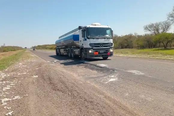 Deficitarios trabajos de bacheo en la Ruta 11: una amenaza letal para quienes la transiten