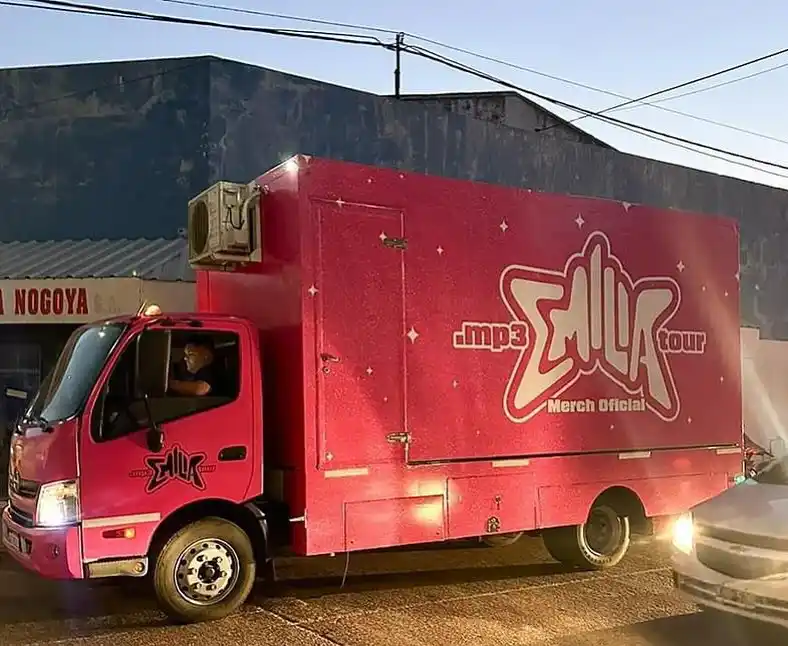 Revolución juvenil en la ciudad por el colectivo de Emilia