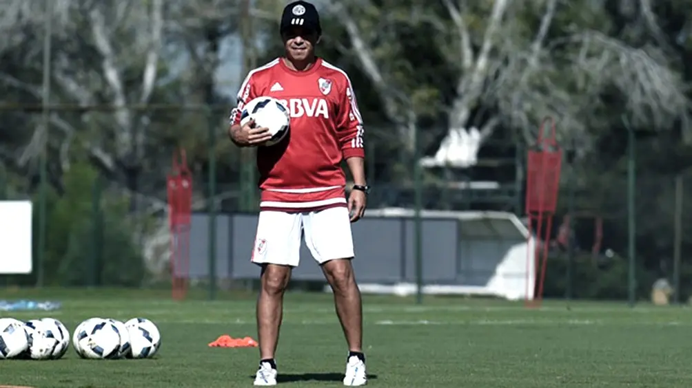 River ensayó seis formaciones diferentes