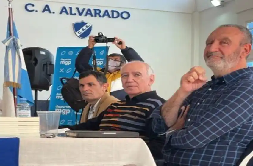 Olguín presentó su libro en Mar del Plata