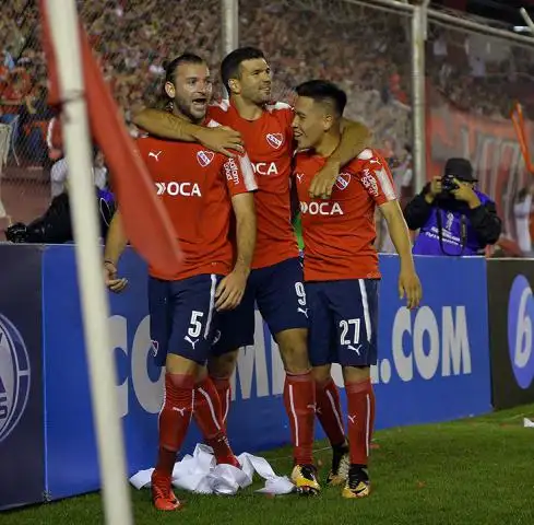 Un paraguayo y un colombiano, los pitos de las finales entre el Rojo y Flamengo
