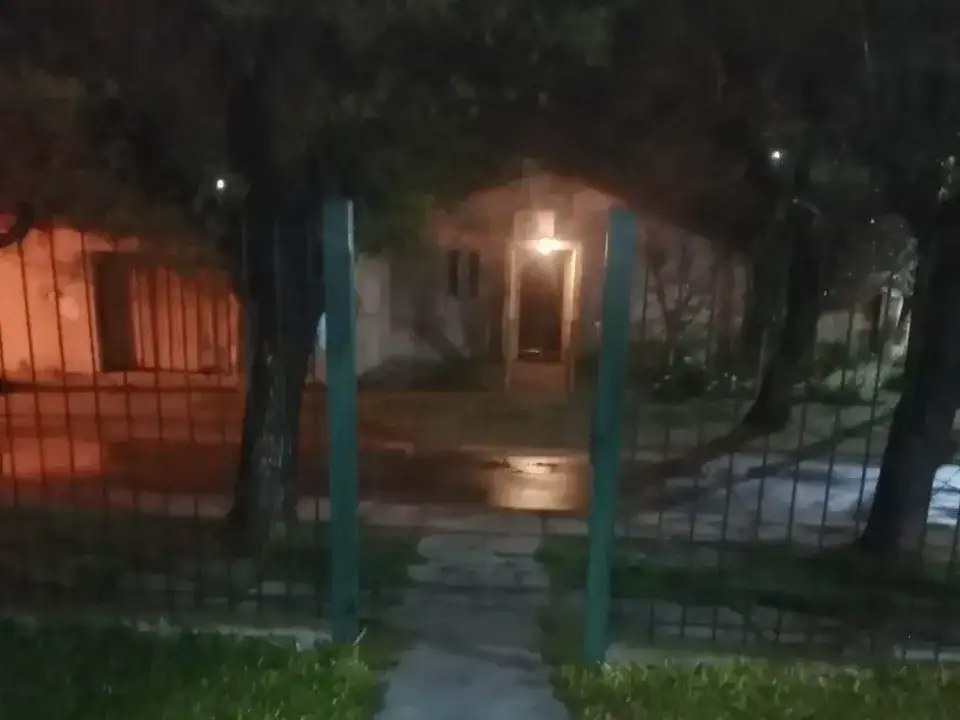 Robo de puerta de rejas en 11 de Septiembre y Azcuénaga
