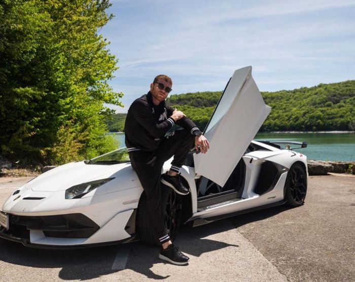 Lamborghini Aventador.