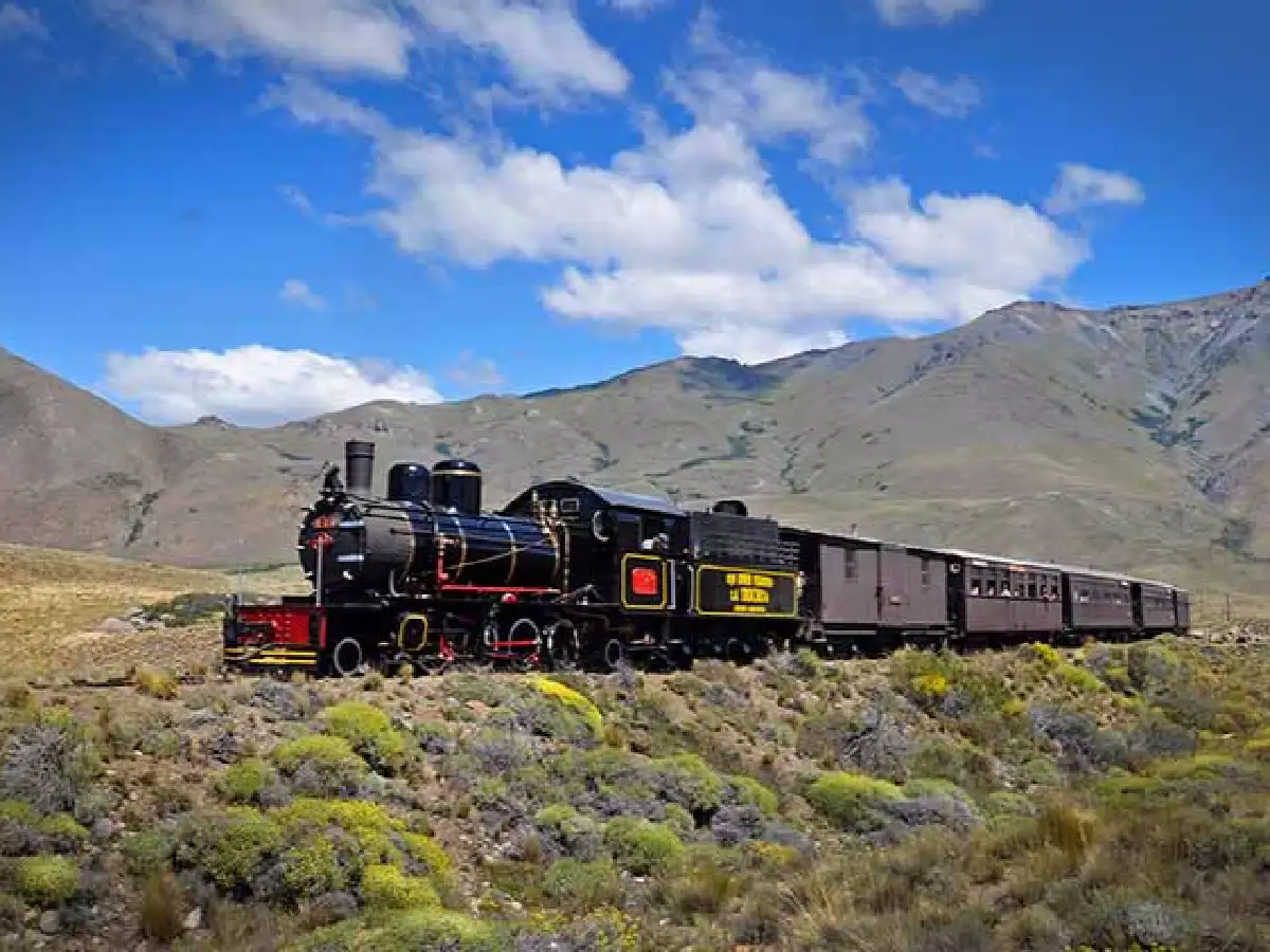 Trenes turísticos: una forma de recorrer el mundo en un "hotel" de lujo