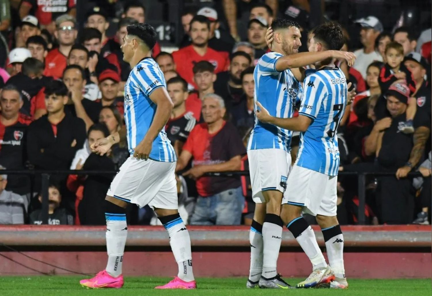 LPF: Racing goleó a Newell's y se prende en el campeonato