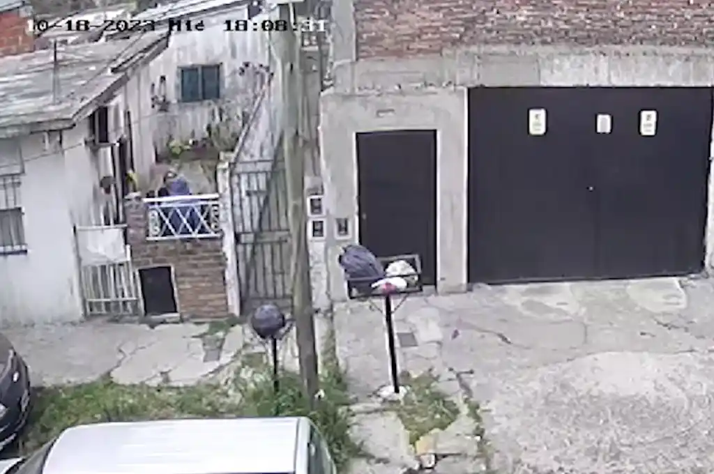 El hecho quedó registrado por cámaras de seguridad