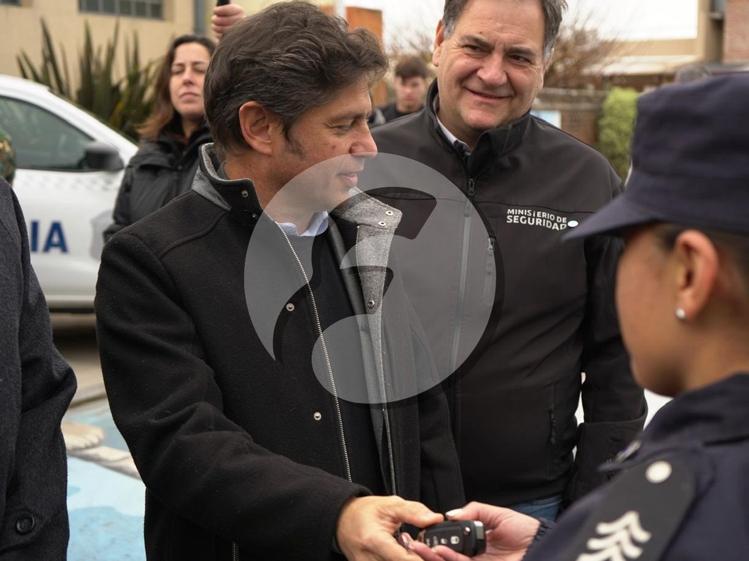 Axel Kicillof entrega patrulleros y equipamiento en San Cayetano