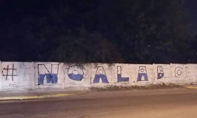 El mensaje aun se puede ver, incompleto. 