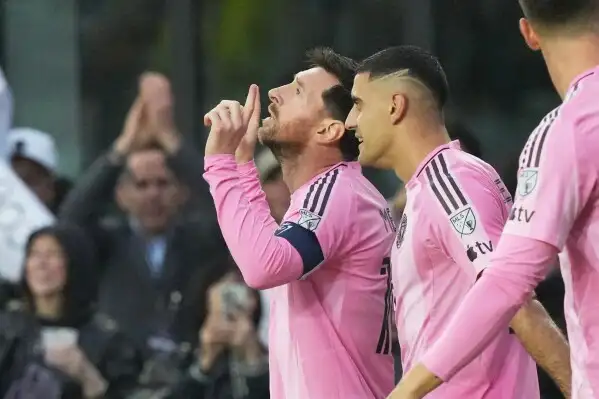 Lionel Messi agiganta su leyenda