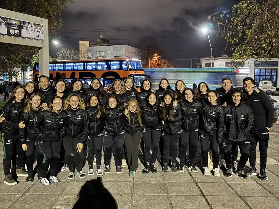 El plantel de Mar del Plata Club en la salida hacia Mendoza.