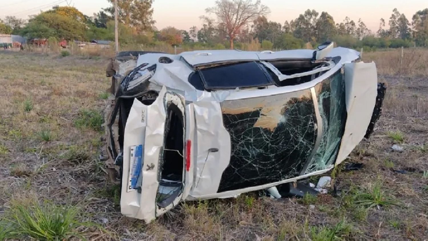 Un muerto y dos heridos tras un violento vuelco en Entre Ríos