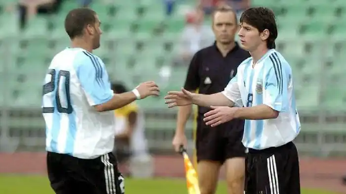 Lionel Messi ingresó por Lisandro López en su debut