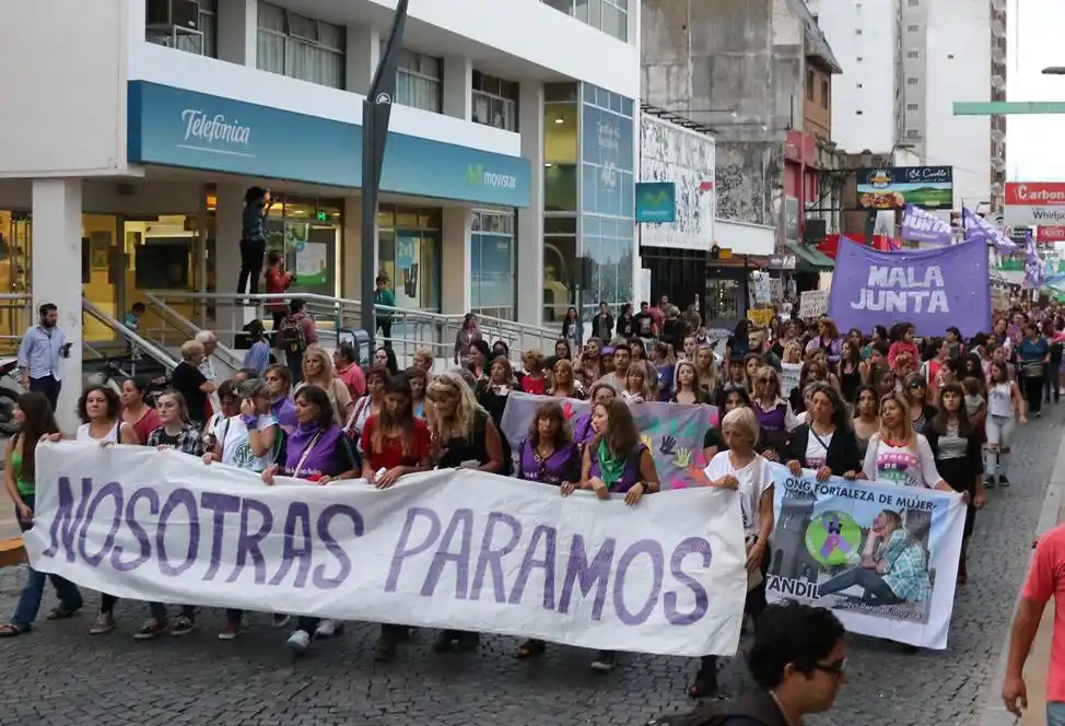 Una multitud se movilizó bajo el grito de “Ni una  menos” en Tandil