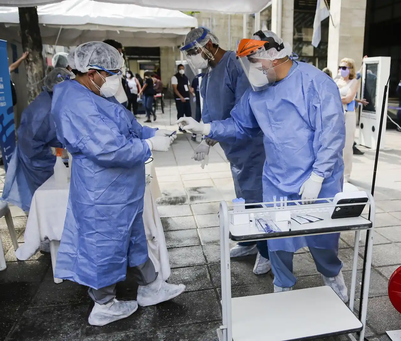 Fallecieron 430 personas y se confirmaron más de 12 mil nuevos casos
