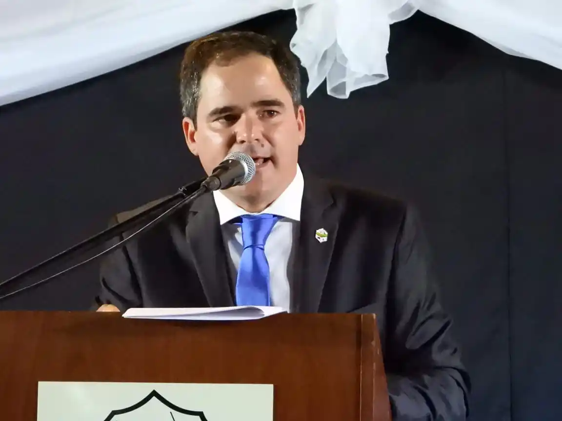 Hassell decretó un aumento salarial para empleados municipales