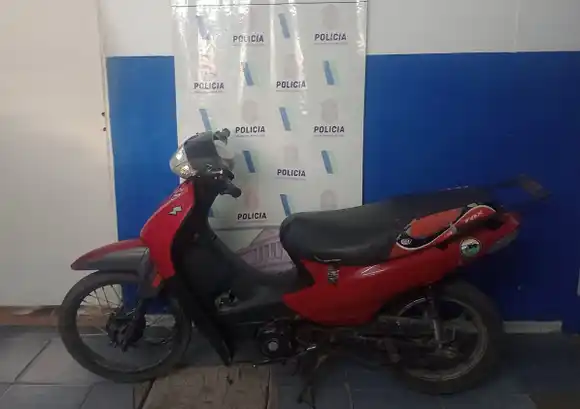 Menor a bordo de una moto de dudoso origen intentó escapar de un control policial