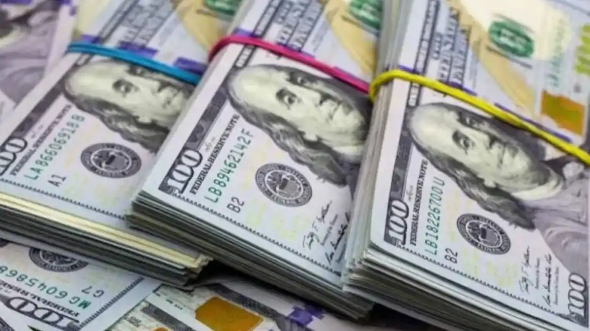 DÓLAR PARALELO SE DISPARA y empieza a llevar por «los cachos» al Bono de Guerra y a los cestatickets aún no pagados