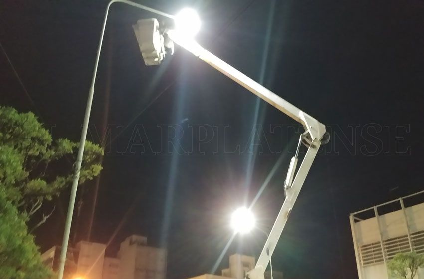 Piden arreglos de luminarias en la costa marplatense