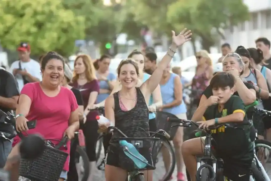 Primera bicicleteada nocturna de verano