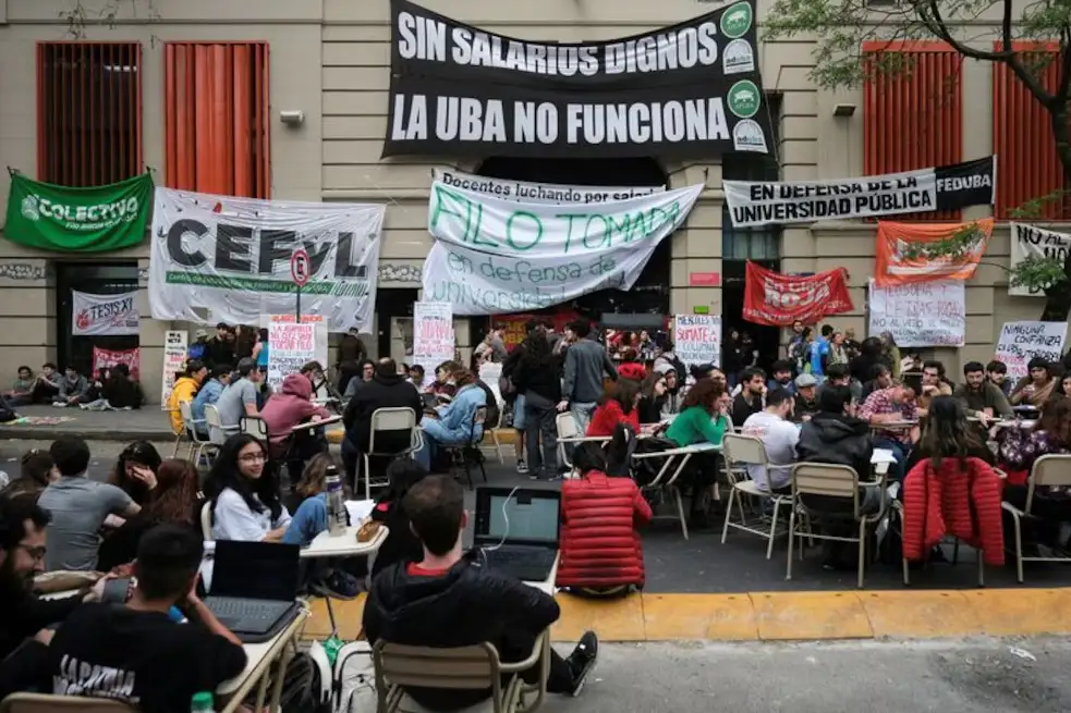Las universidades argentinas caen en un ranking global: advierten por los fondos para investigación