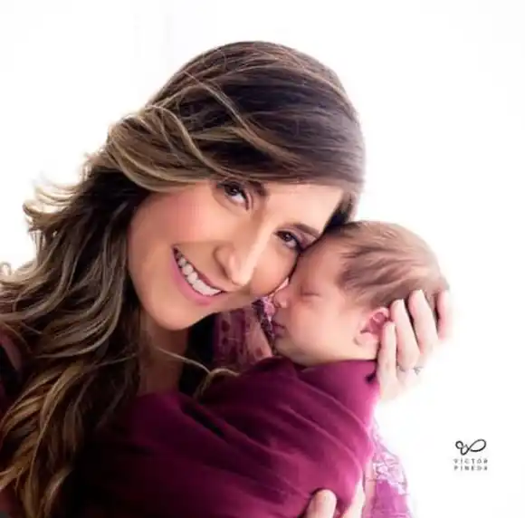 Después de una tragedia llega la bendición: Aisha Stambouli presentó a su primogénito